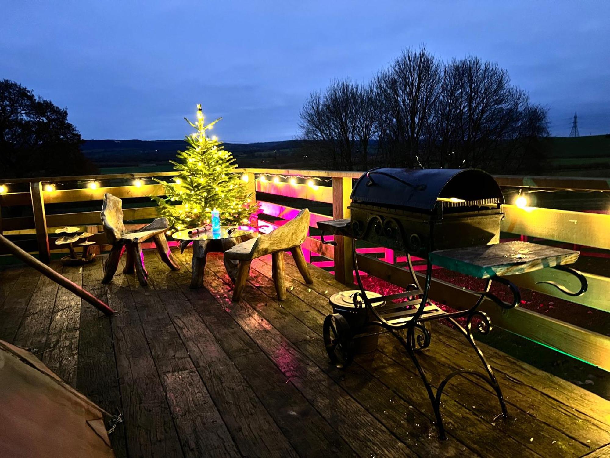 Burtree Country House, Tipi'S, Treehouse & Lodge & House Rooms With Hot Tubs In A Private Garden Thirsk Exterior photo