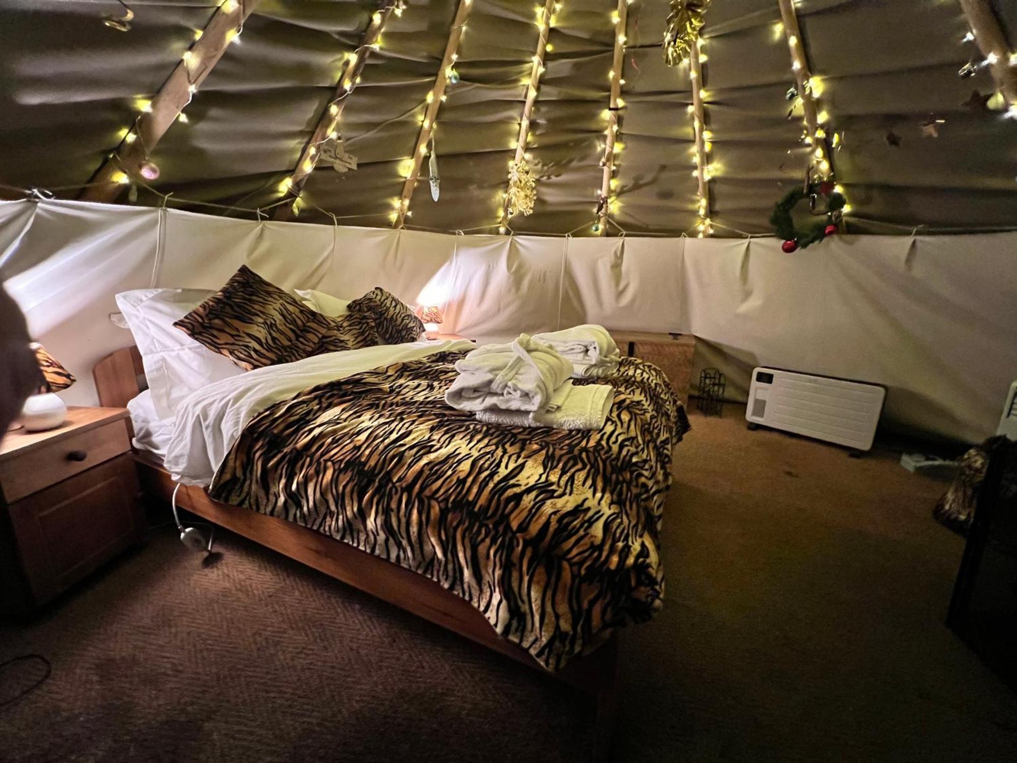 Burtree Country House, Tipi'S, Treehouse & Lodge & House Rooms With Hot Tubs In A Private Garden Thirsk Exterior photo