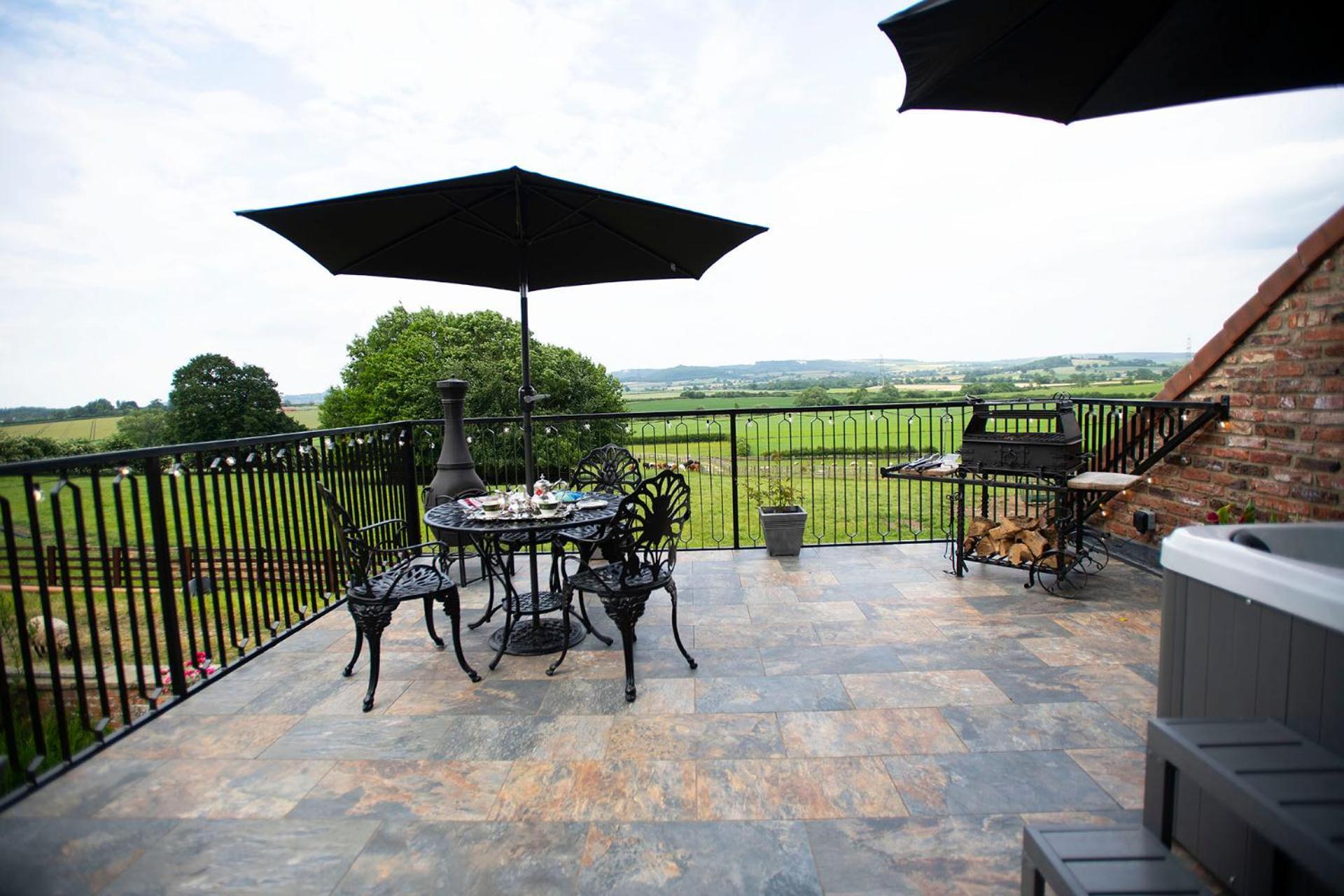 Burtree Country House, Tipi'S, Treehouse & Lodge & House Rooms With Hot Tubs In A Private Garden Thirsk Exterior photo