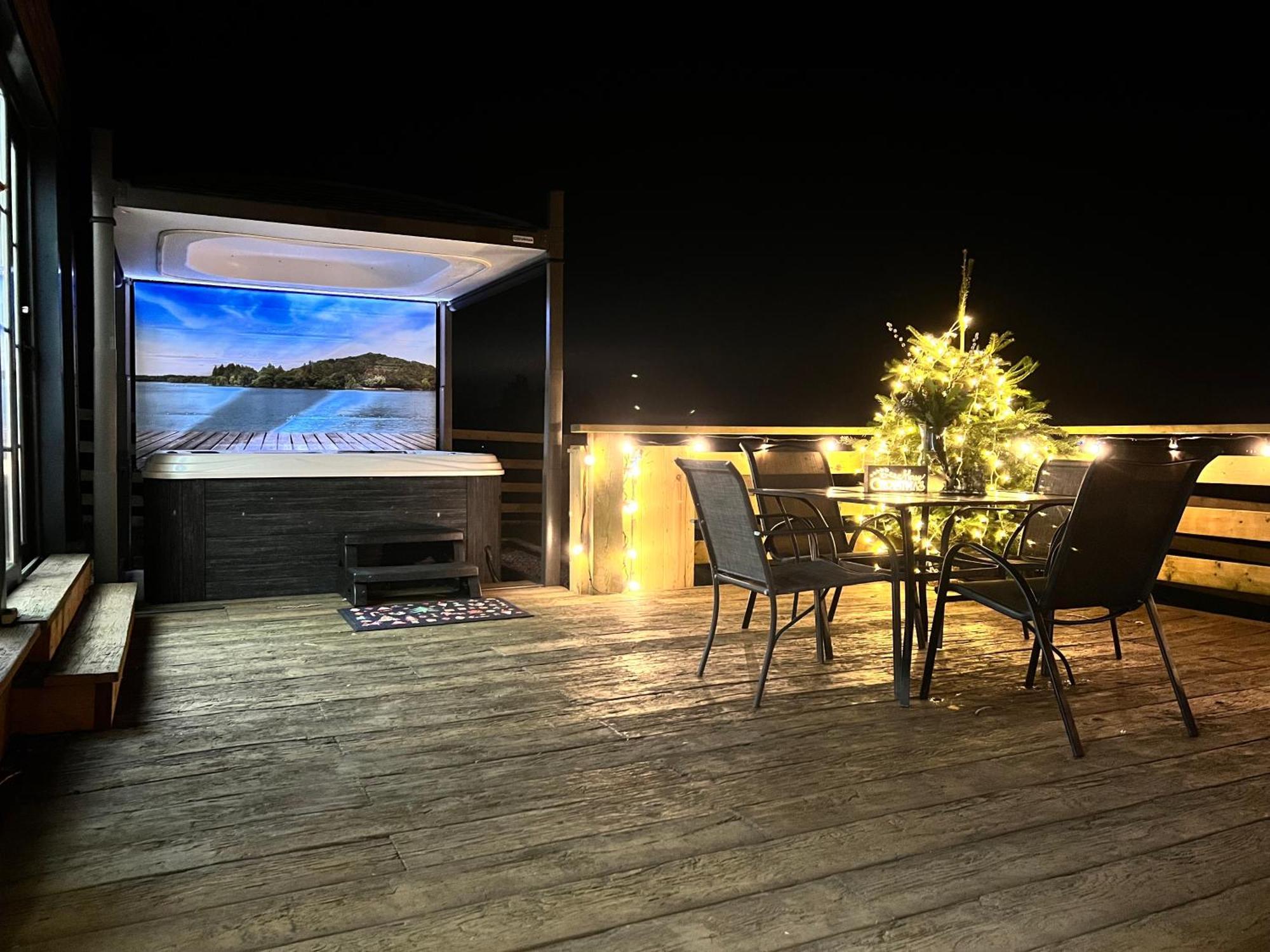 Burtree Country House, Tipi'S, Treehouse & Lodge & House Rooms With Hot Tubs In A Private Garden Thirsk Exterior photo
