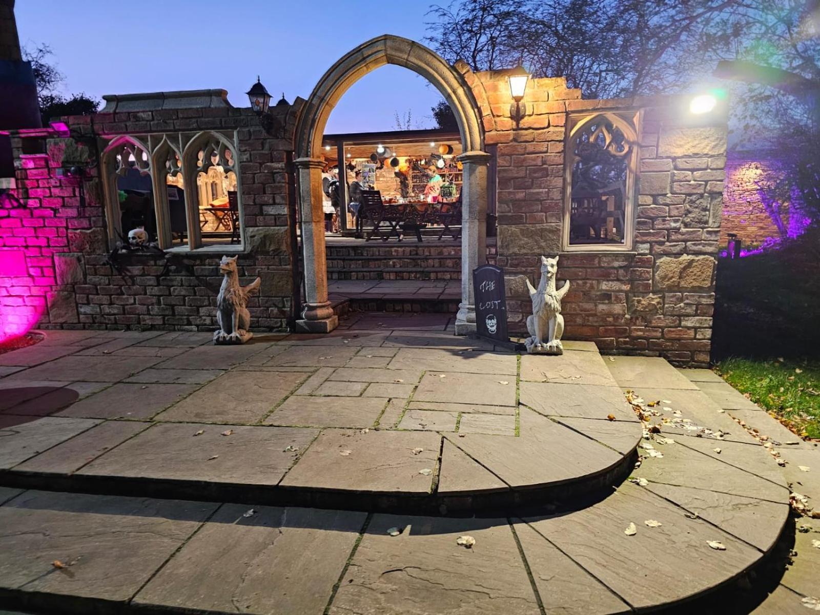 Burtree Country House, Tipi'S, Treehouse & Lodge & House Rooms With Hot Tubs In A Private Garden Thirsk Exterior photo